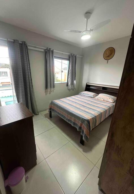 Casa Com Piscina E Churrasqueira